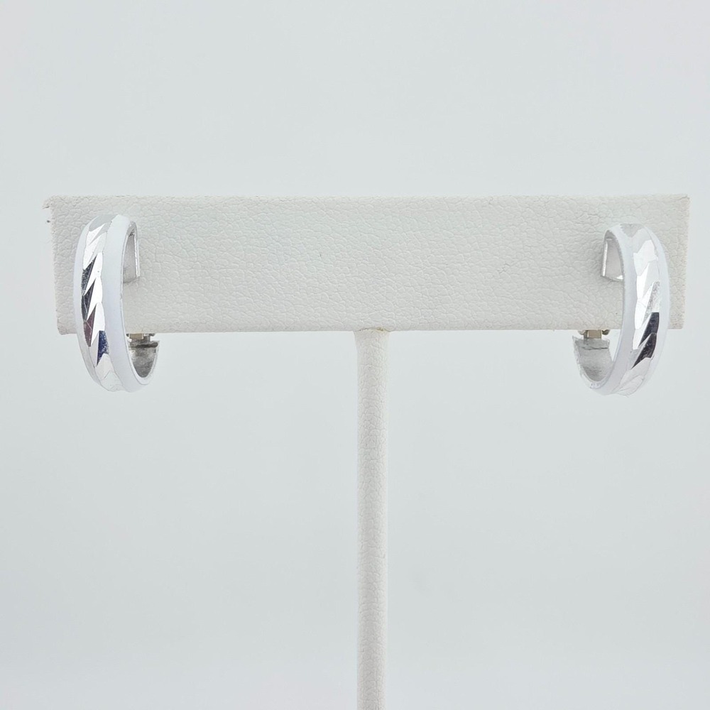 Vtg HONGKONG Clip On Earrings Small Hoops Diamond Cut White Enamel Silver Plated